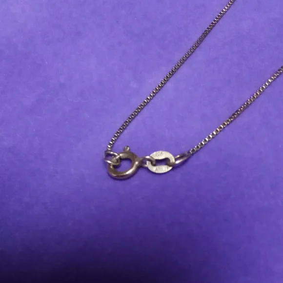 Elegant 925 Sterling Silver Diamond Heart Pendant Necklace - Picture 3 of 4